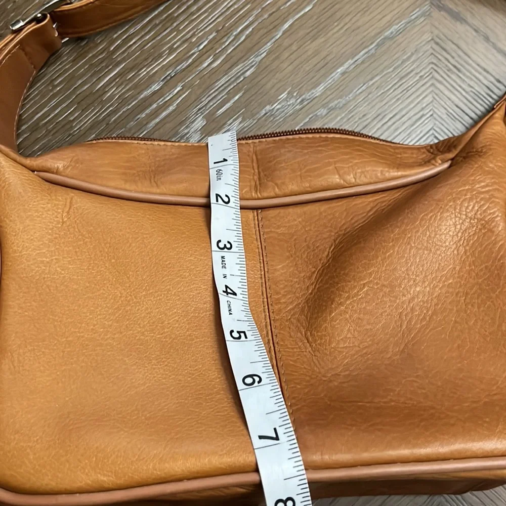 Cabela’s Columbia’s leather natural tan small bag